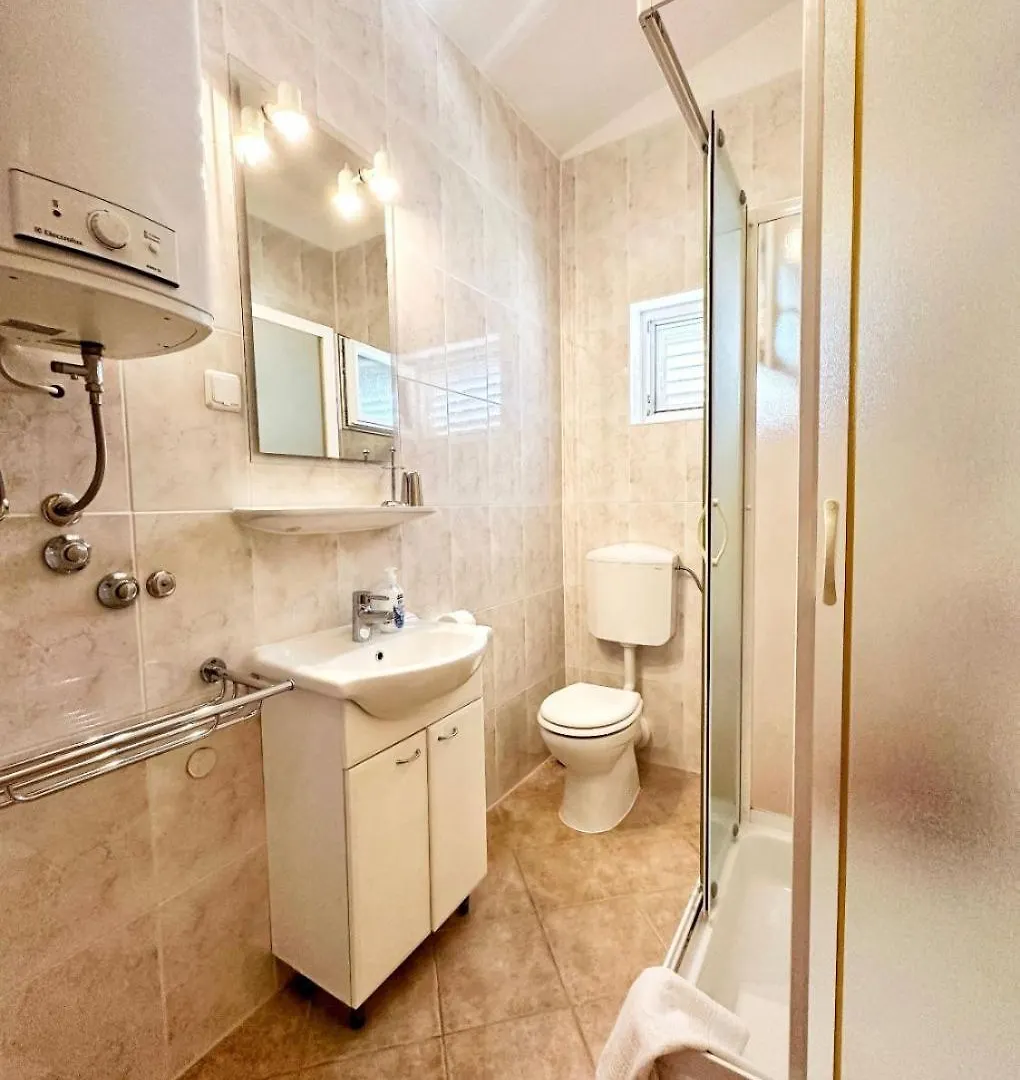 Apartments Mari - 150 M From Sea 0*, Trogir Croatia